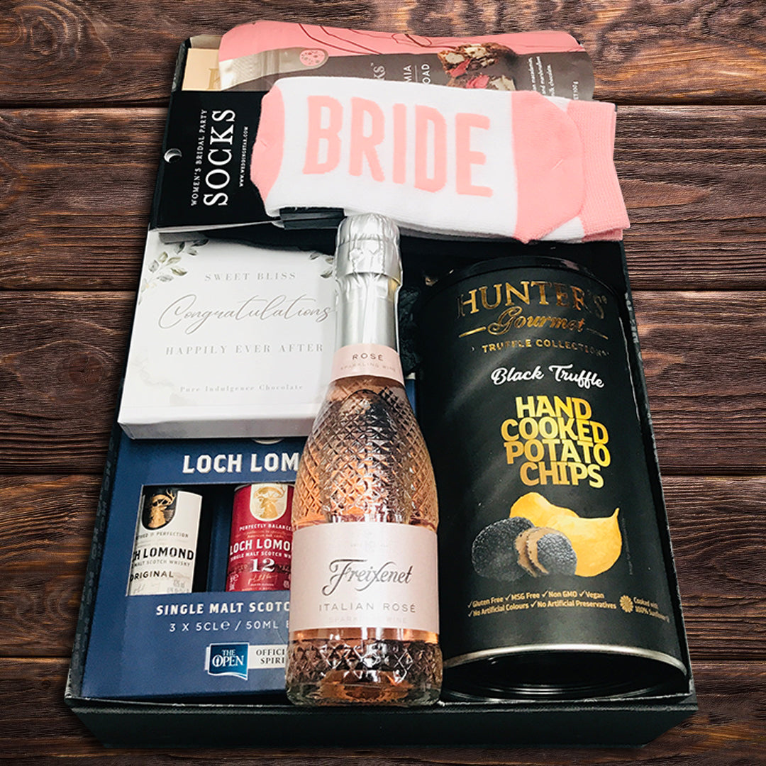 The Happy Couple with Whisky & Bubbles Hamper