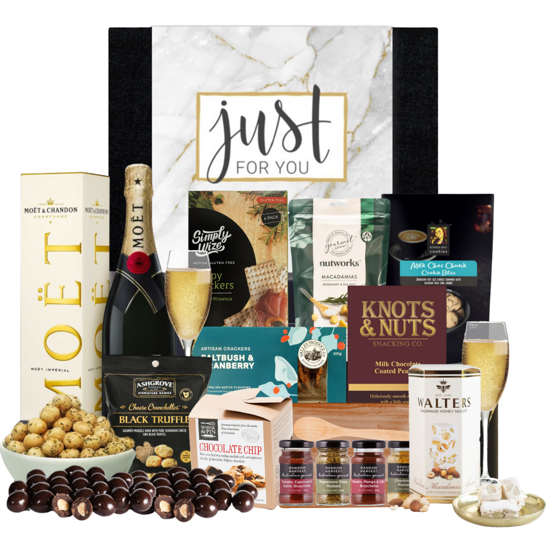 luxury-moet-champagne-hamper-for-her.png